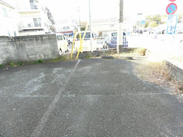 ツインズＢ棟の駐車場