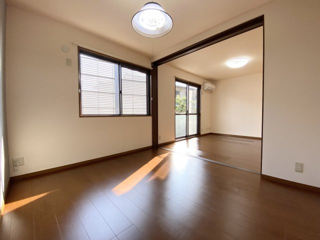 【洋室】 | THE RITZ