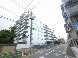 【外観】 | 総戸数１６２戸、１９８５年９月築、管理人は日勤勤務につき管理体制良好です♪