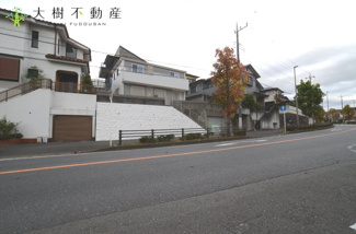【前面道路含む現地写真】