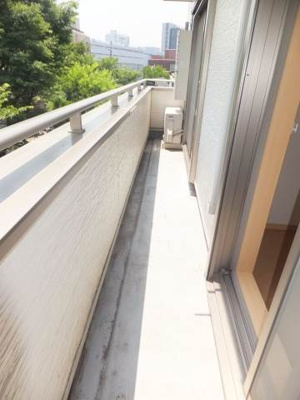 【バルコニー】 | ブリリアンコート | 南向き・日当り良好♪