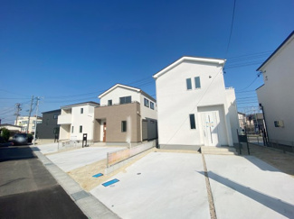 【前面道路含む現地写真】