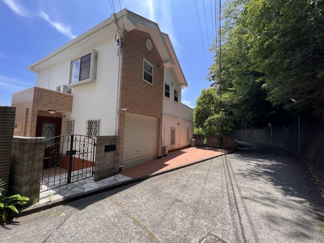 海見え！小坪の丘の上　オーシャンビュー　鉄骨造り　4LDKの外観|陽当良好