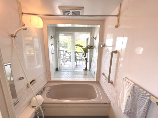 海見え！小坪の丘の上　オーシャンビュー　鉄骨造り　4LDKの浴室