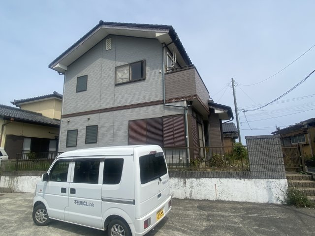 北茨城市中郷町下桜井　５DK＋Sの外観|駐車場は並列で３台駐車可能です。