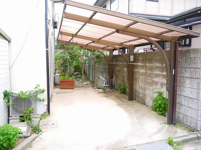 冨士原一戸建（六条西２丁目）の駐車場