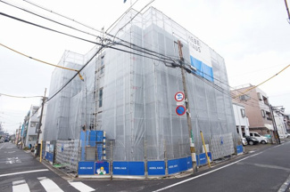 【外観】 | 角地に建つ3階建てヘーベルメゾンです。
