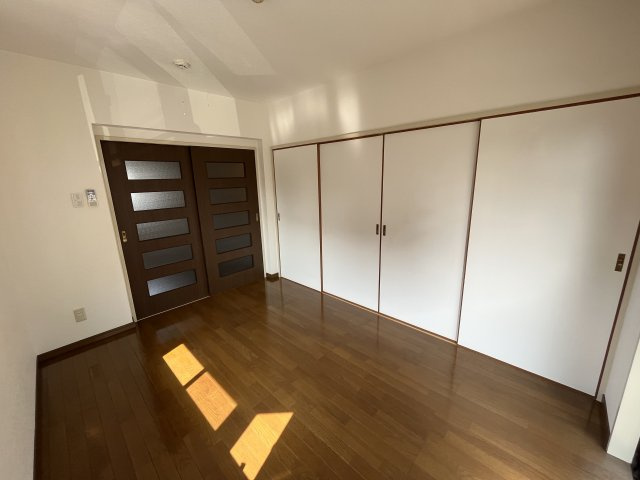 フレール花山手の洋室