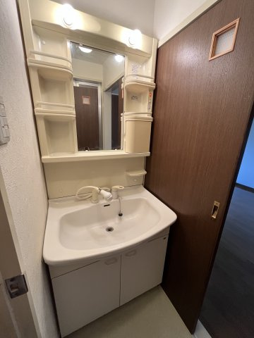 フレール花山手の独立洗面台