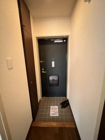 フレール花山手の玄関