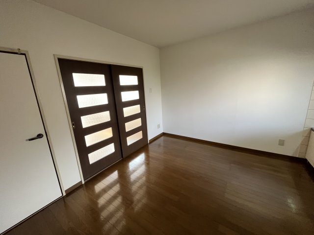 フレール花山手の居間・リビング