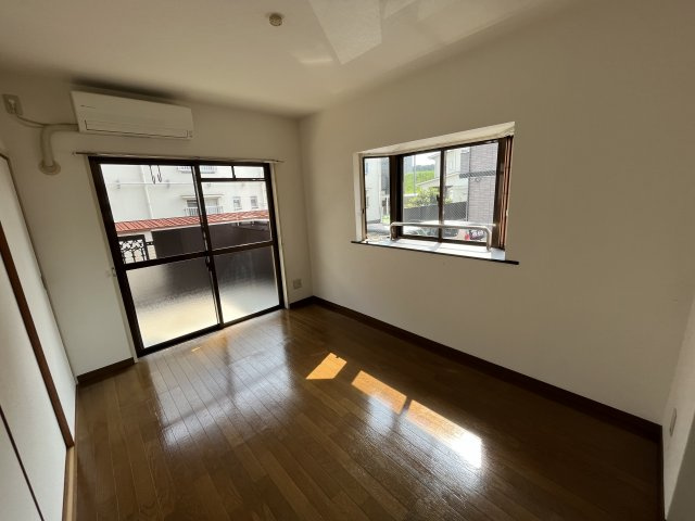 フレール花山手の洋室