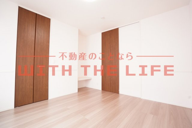 D-room　PLUM(プラム)【キャッシュバック対象物件】の洋室|落ち着いた色調の洋室です