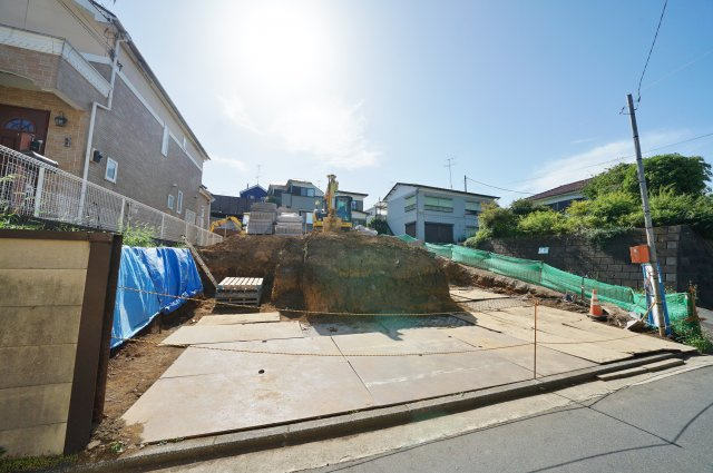 【横浜市旭区上白根２丁目61-22新築戸建て２号棟】★仲介手数料無料★（上白根小学校・旭北中学校）の外観|旭区上白根2丁目の全3棟、新築分譲住宅です。