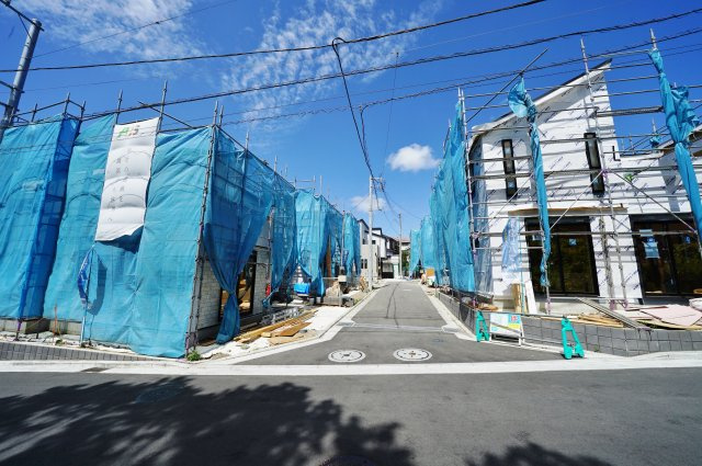 【横浜市旭区市沢町338-1新築戸建て１号棟】★仲介手数料無料★（市沢小学校・左近山中学校）の外観|前面道路幅員は約4.5mございます。