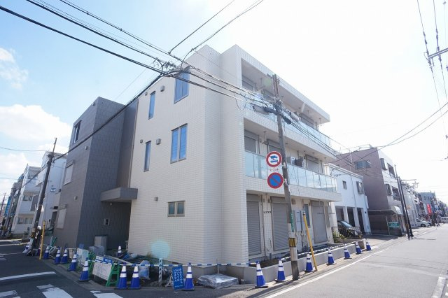 【外観】 | ウルメゾン | 角地に建つ3階建てヘーベルメゾンです。