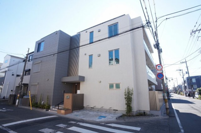 【外観】 | ウルメゾン | 角地に建つ3階建てヘーベルメゾンです。
