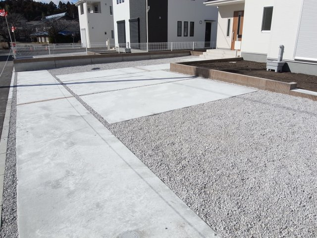新築　渋川市白井第2　Livele Garden.S　3号棟の駐車場|現地写真　 駐車スペース広々！並列4台置けます♪					
