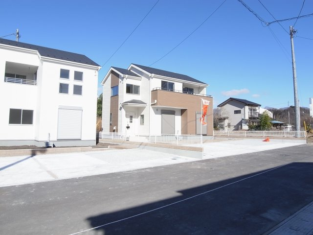 新築　渋川市白井第2　Livele Garden.S　4号棟の前面道路含む現地写真|南側接道幅員約6ｍ