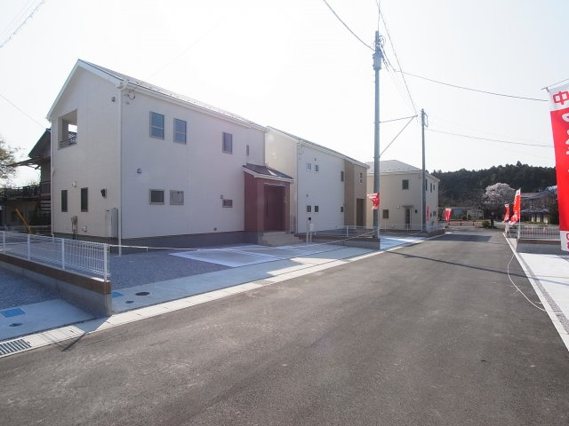 新築　渋川市白井第2　Livele Garden.S　6号棟の前面道路含む現地写真|北側接道幅員約6ｍ