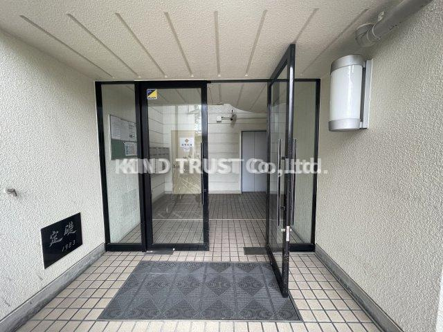 メゾンベルクレール中津のエントランス|落ち着いたエントランスです