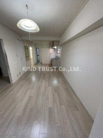 メゾンベルクレール中津の内装|明るい色調の室内です