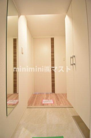 セレニテ堺筋本町プリエの玄関