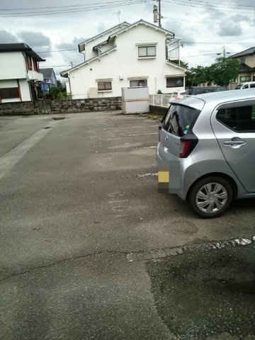 ニューシティ広川（Ｃ）の駐車場|カースペースがあります