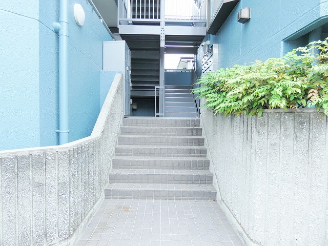 土方マンションのエントランス