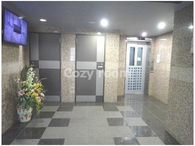 【ロビー】 | サムティ新大阪WEST | ゆとりのあるロビーです