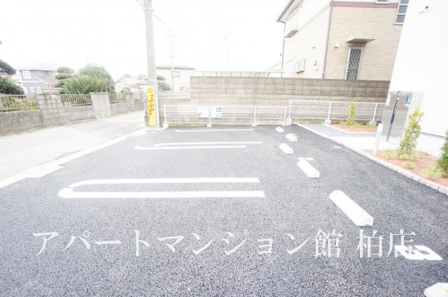 ソフィアフルールⅡの駐車場