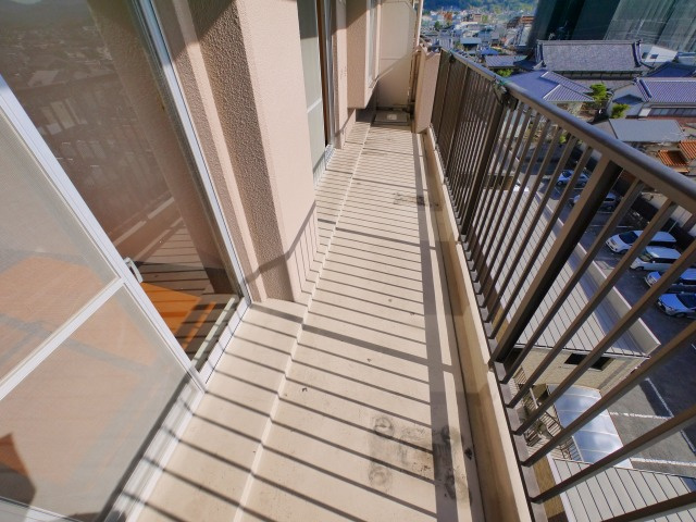 奈良瓦堂町スカイマンションのバルコニー|お洗濯にも便利なバルコニー付き