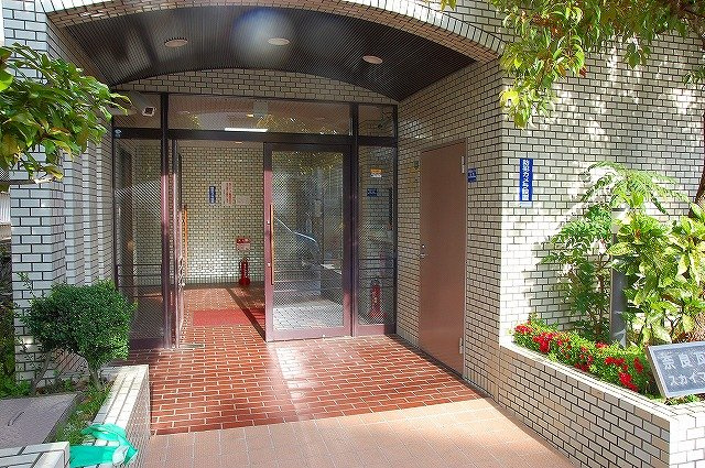 奈良瓦堂町スカイマンションのエントランス|キレイな共有スペース