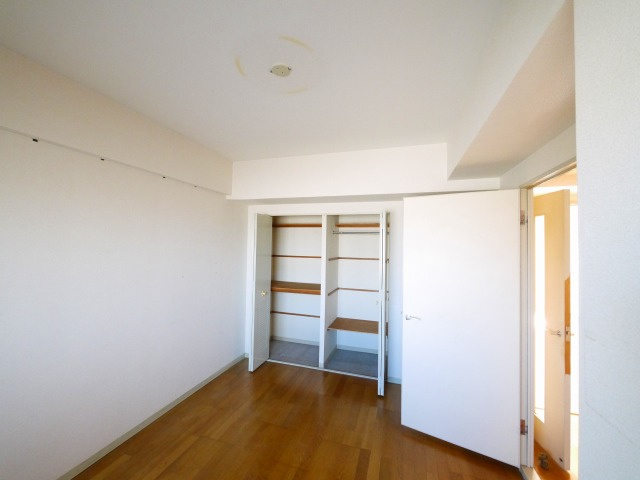 奈良瓦堂町スカイマンションの洋室|明るい洋室です