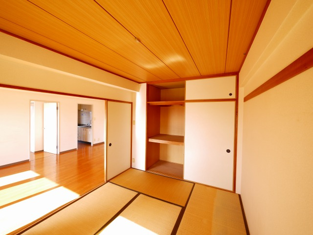 奈良瓦堂町スカイマンションの寝室|和室、ちょっとしたくつろぎスペースにいかがでしょうか