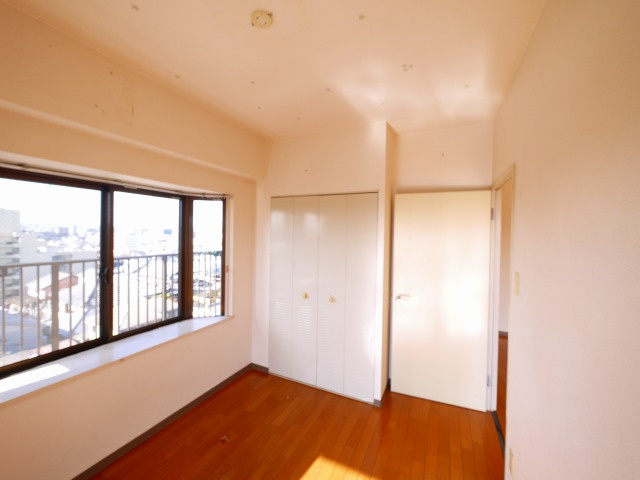 奈良瓦堂町スカイマンションの洋室|使い勝手のいい洋室です