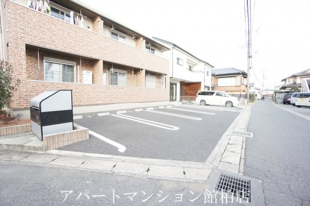 ロハスガーデンの駐車場