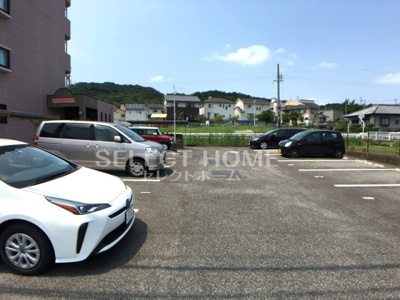 【駐車場】 | ベルシャンブール本宿 | 車をお持ちの方に嬉しい駐車場付きの物件です