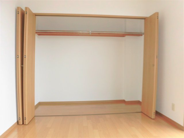 ロイヤル芝原南館の収納