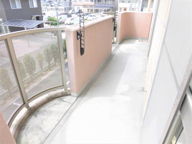 ロイヤル芝原南館のバルコニー