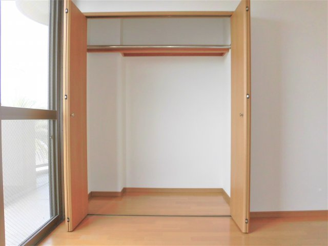 ロイヤル芝原南館の収納