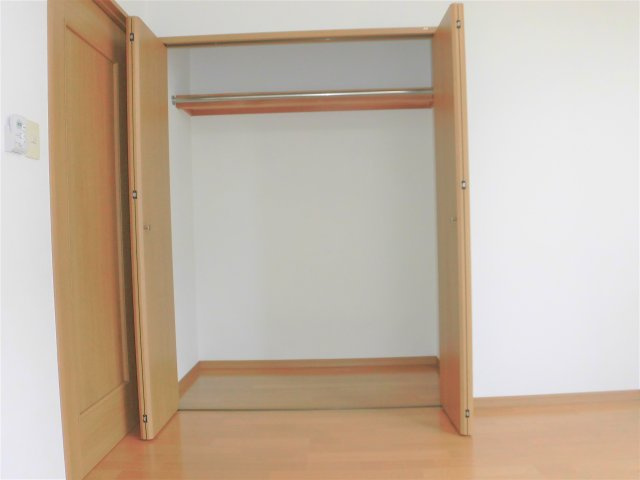 ロイヤル芝原南館の収納