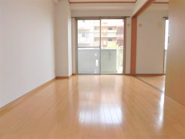ロイヤル芝原北館の洋室