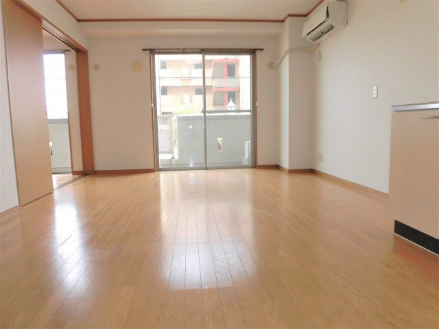 ロイヤル芝原北館の内装