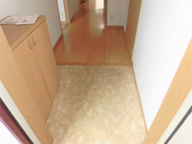 ロイヤル芝原北館の玄関