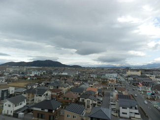 【展望】 | 周りに高い建物が有りませんので見晴らしが良いです。荒神山がみえます。