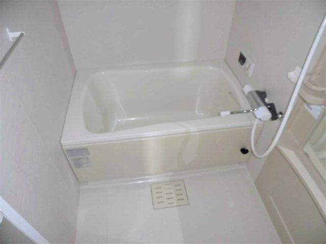 ロイヤル芝原北館の浴室