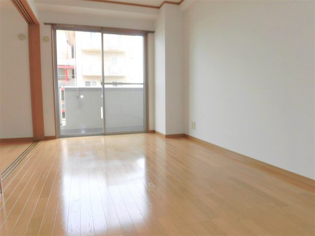 ロイヤル芝原北館の洋室