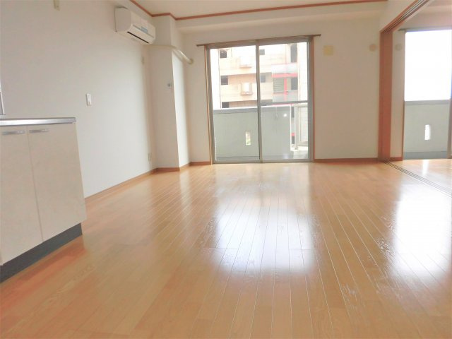 ロイヤル芝原北館の内装