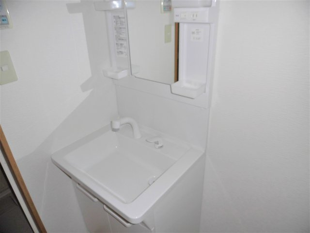 ロイヤル芝原北館の独立洗面台